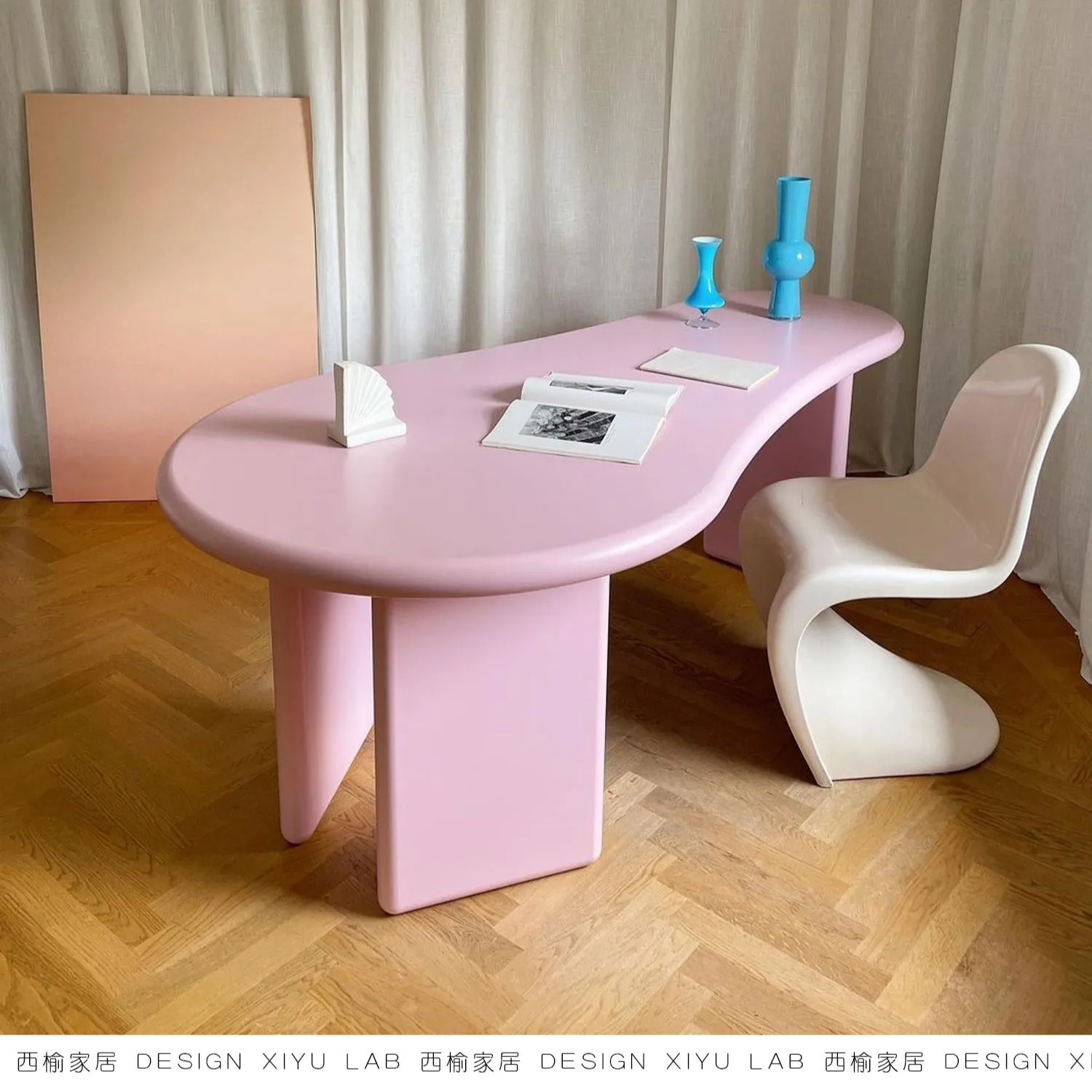 Mesa simples em formato especial