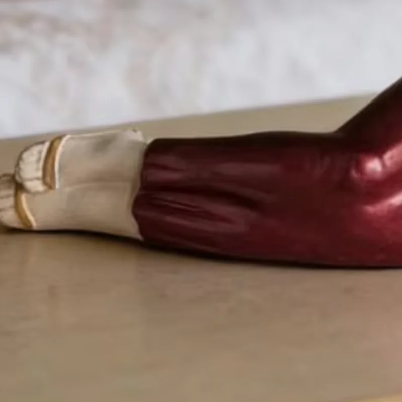 

Handcrafted Sculptural Elegant Lady Figurine Incense Stick Holder Resin Aromatherapy Statue for Living Room Bedroom