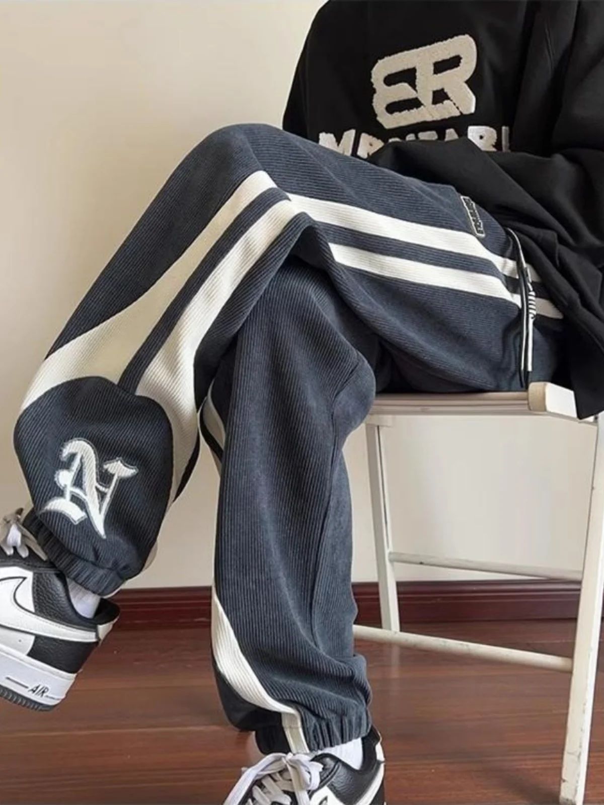 

Men's Corduroy Sports Pants Winter Thiened Fce Elastic Waist Vintage American Sle Striped Loose Fit Long Trousers