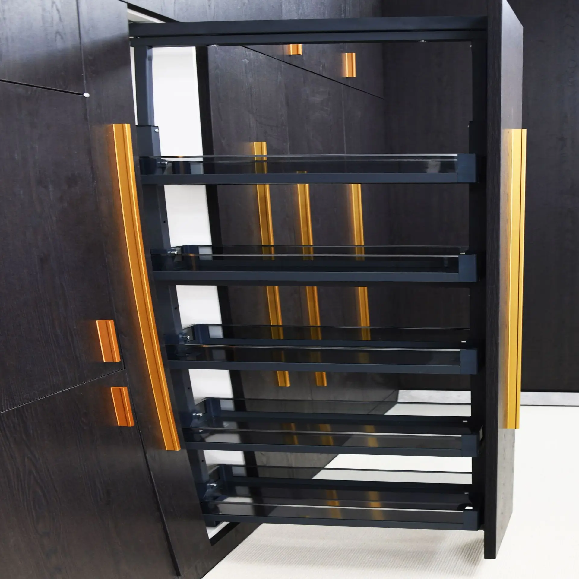 

Heaven and earth rail high body pull basket narrow space multi-layer smooth feel tempered glass pull basket, with the refrigerat