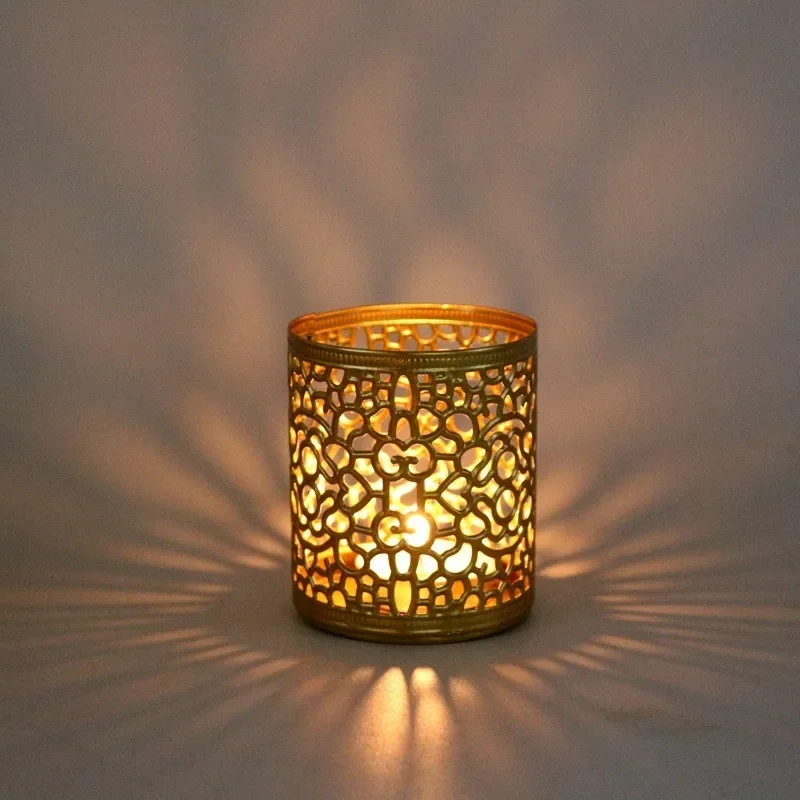 New Scandinavian Gold Geometric Hollow Iron Candle Holders Creative Aromatherapy Cups Home Ornaments Desktop Decorative Lamp