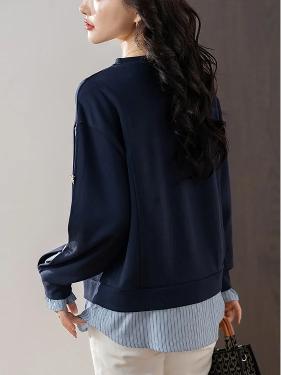 เสื้อสเวตเชิ้ตแบบลำลอง ดีไซน์สองชิ้นหลอกๆ  ทรงหลวม แขนยาว คอกลม  ใส่สบายๆ  สำหรับฤดูใบไม้ร่วง ปี 2025  เหมาะสำหรับใส่ไปทำงาน  ผ้าบางเบา