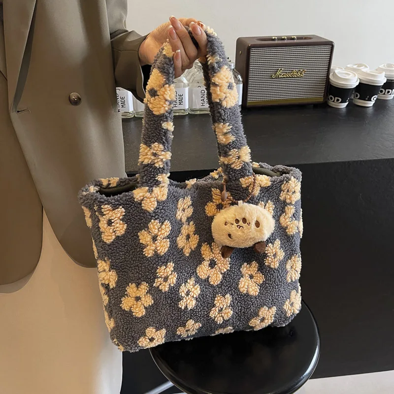 Winter Plush Bag 2024 New Women's Fashion Flower Large Capacity Versatile Leisure One Shoulder Handheld Bucket Bag