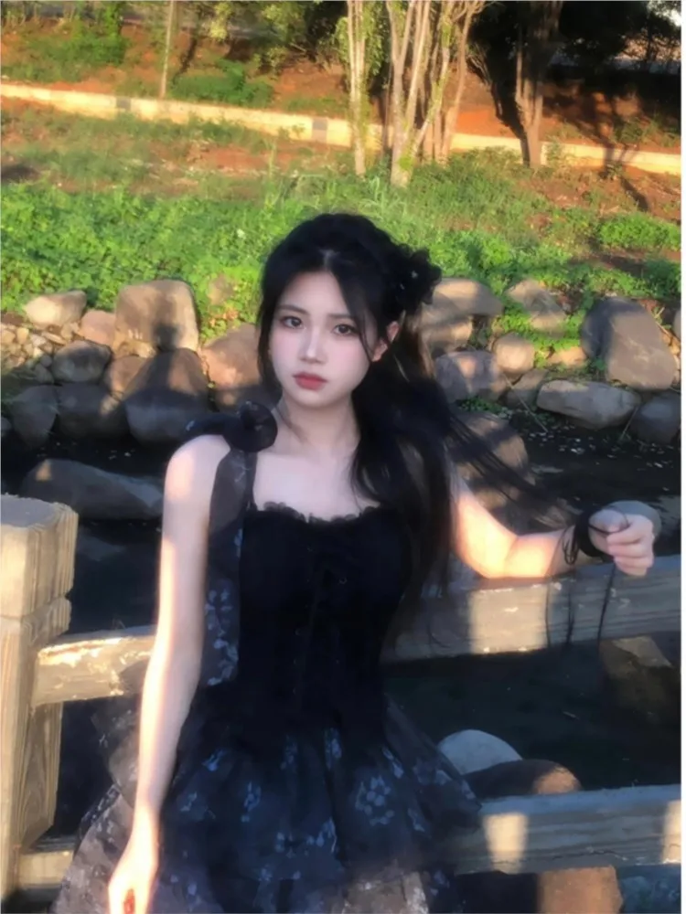 Zwarte abrikozenboom afstuderen etherische gastheer kunstonderzoek verjaardag en coming-of-age jurk