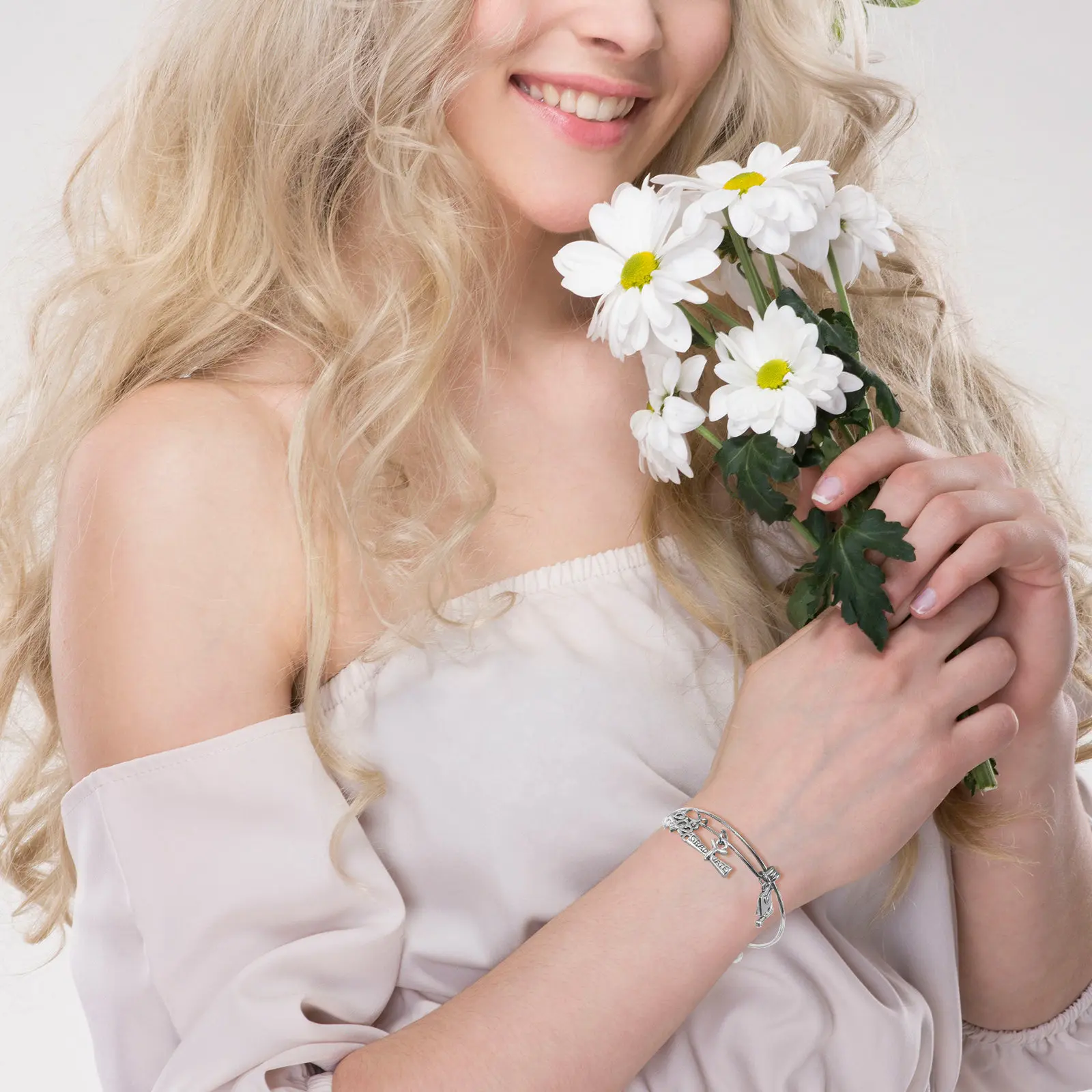 

Graduation Bracelet Class of 2026 Adjustable Senior Graduation Wristband for Inspirational Jewelry Party Favors Keepsake