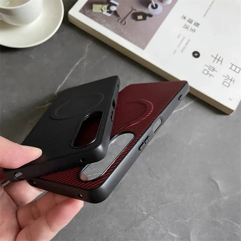 Matte Carbon Fiber Pattern Leather Magsafe Case For Sony Xperia 1 VII VI 1 10 V 1VII 1VI Skin Striped Armor Back Cover Shell