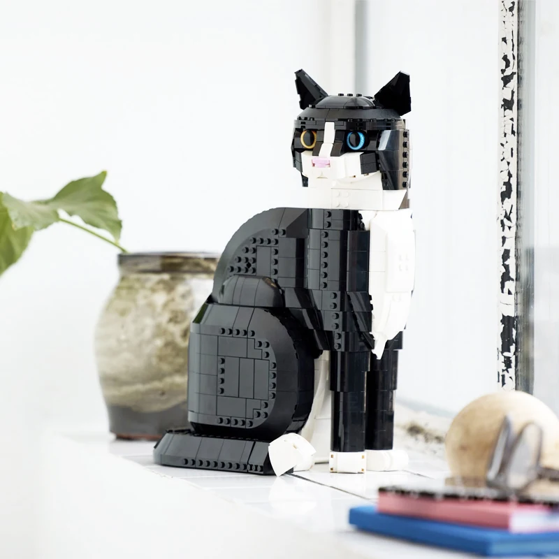 LEGO 21349 Tuxedo Cat