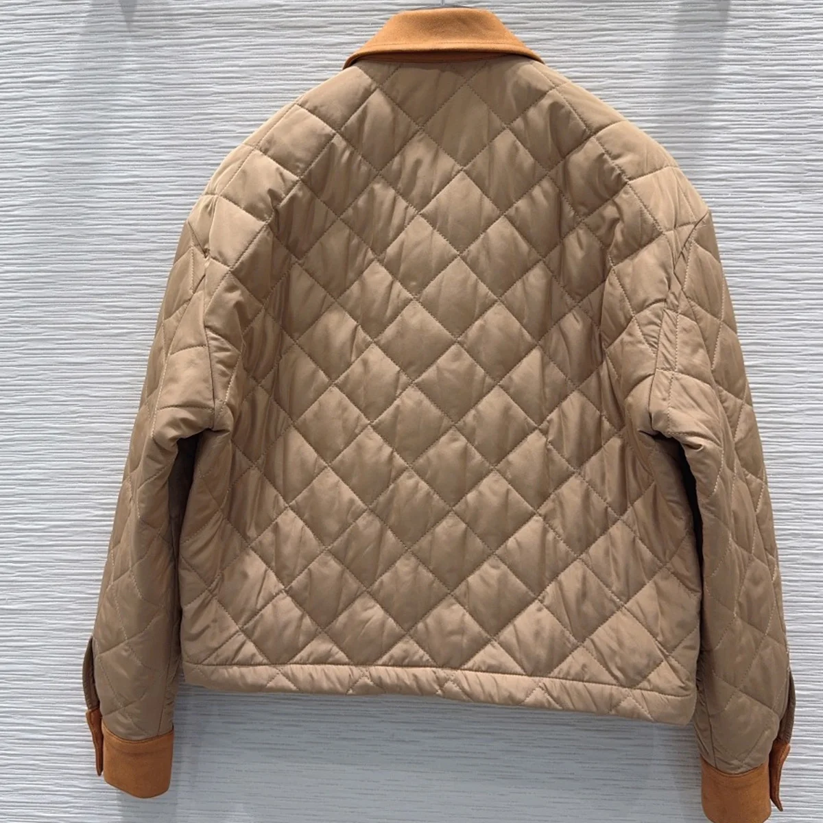 High Quality Women Diamond Quilted Short Jacket, Contrast Turndown Collar Zip Up Long Sleeve Outerwear lyt26101626