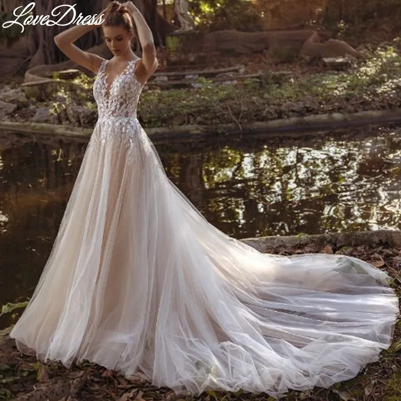 LoveDress عميق رقبة v فساتين الزفاف بلا أكمام a-الخط تول دانتيل زينة فستان العروس بدون ظهر سحاب ذيل طويل Vestido de noiva