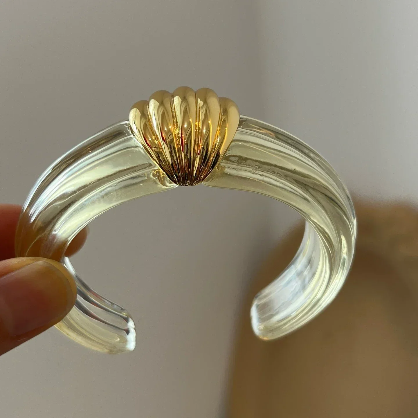 

European Top Transparent Gold-Plated Wide Bracelet for Women, Acrylic Texture Retro Personalized Fashion Bangle, Jewelry Trend