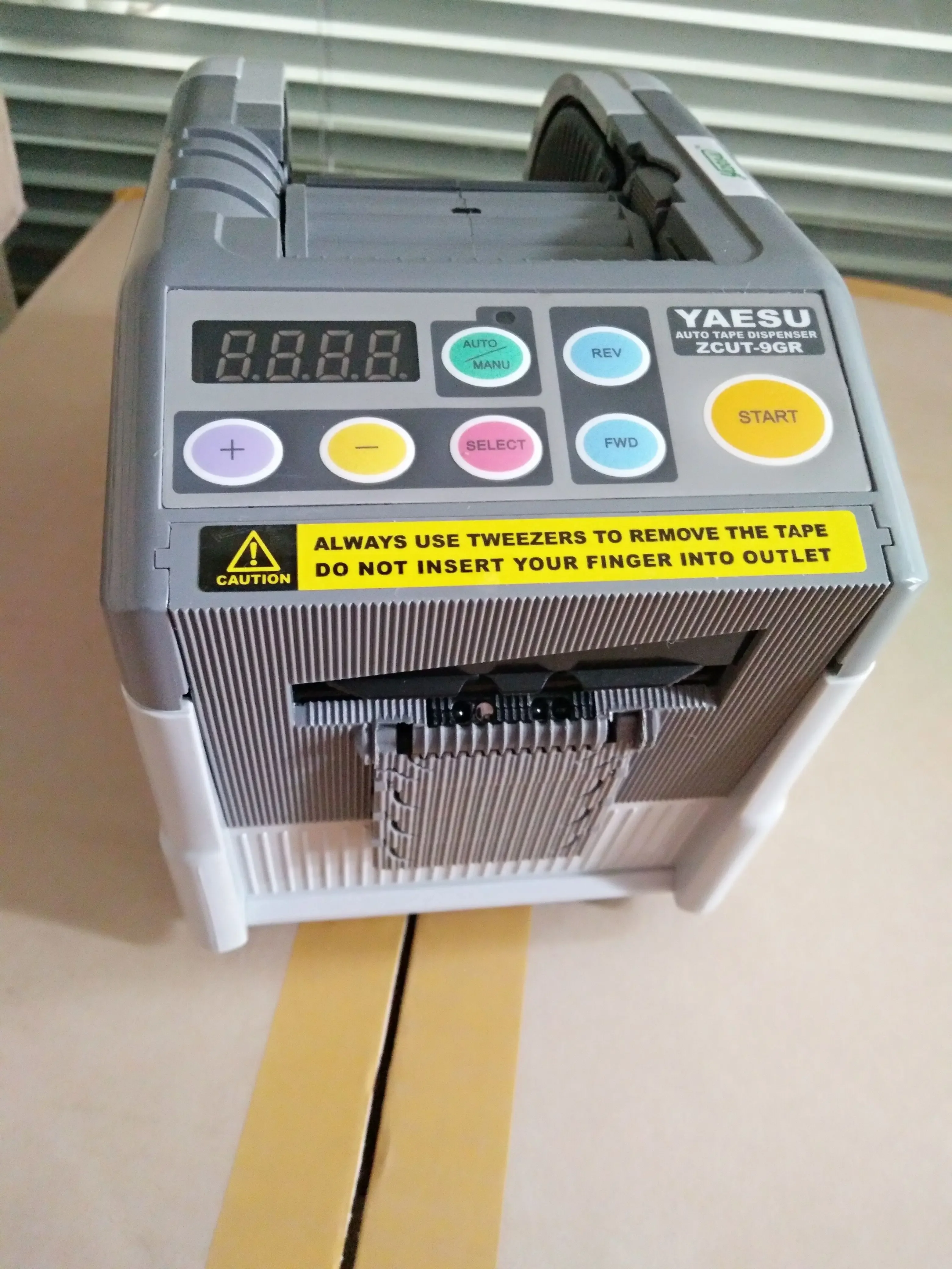 

Автоматический диспенсер для ленты ZCUT-9GR