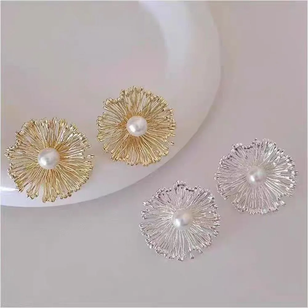 Exaggerated Personality Stereo Hollowed-out Metal Flower Pearl Stud Earrings for Women Temperament Trendy Jewelry Gift Accessory