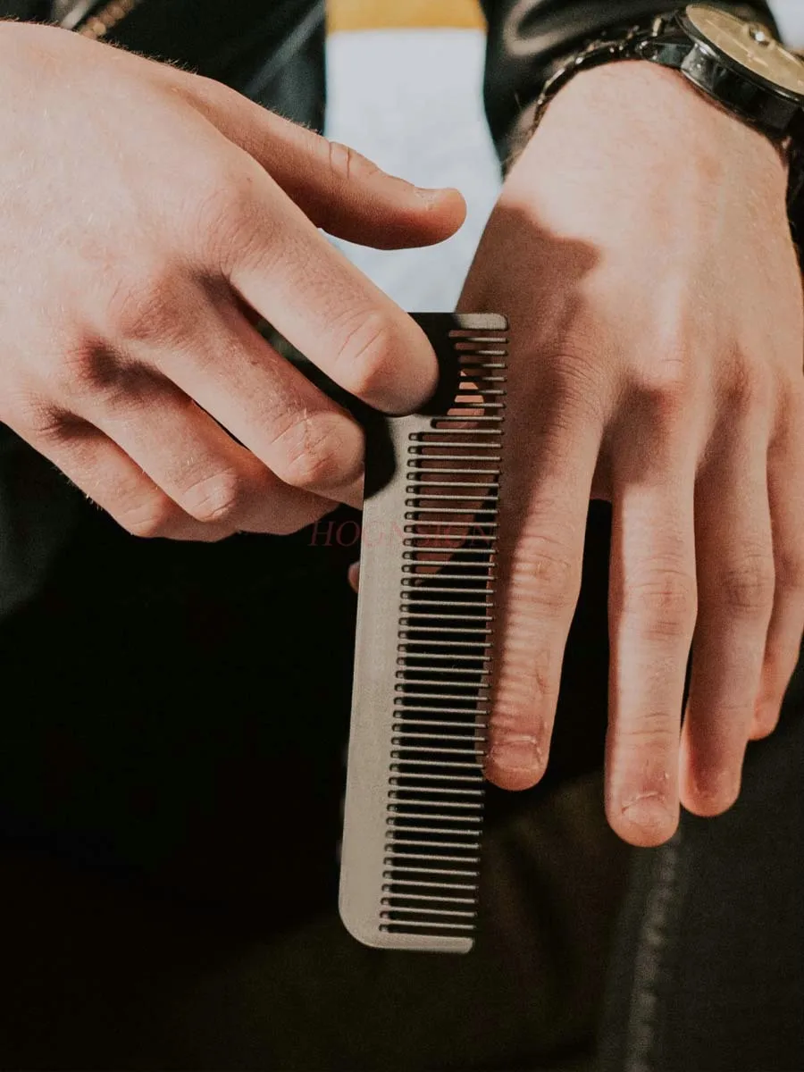 Anti static stainless steel carbon fiber titanium men's oil head design comb