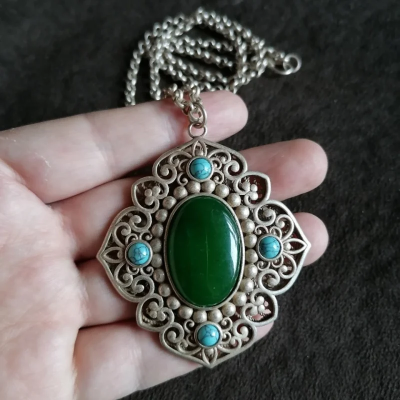 

Collectible Tibetan Area Return Old Inlaid Green Agate Hollow Miao Silver Turquoise Pendant Necklace Jewelry
