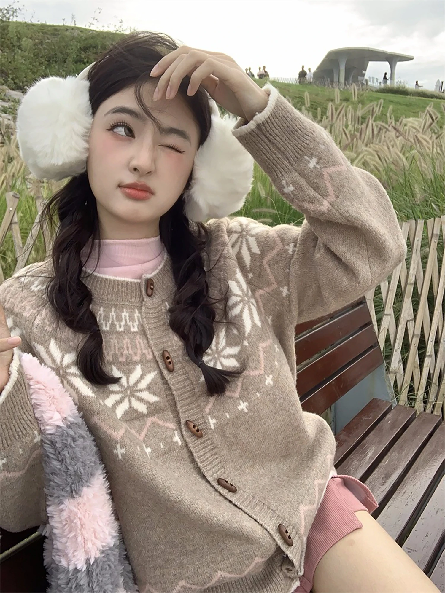 

Вязаный кардиган Vanwenwen Caramel Chestnut Flower в стиле ретро, женский, осенне-зимний, свободный, универсальный свитер с пуговицами