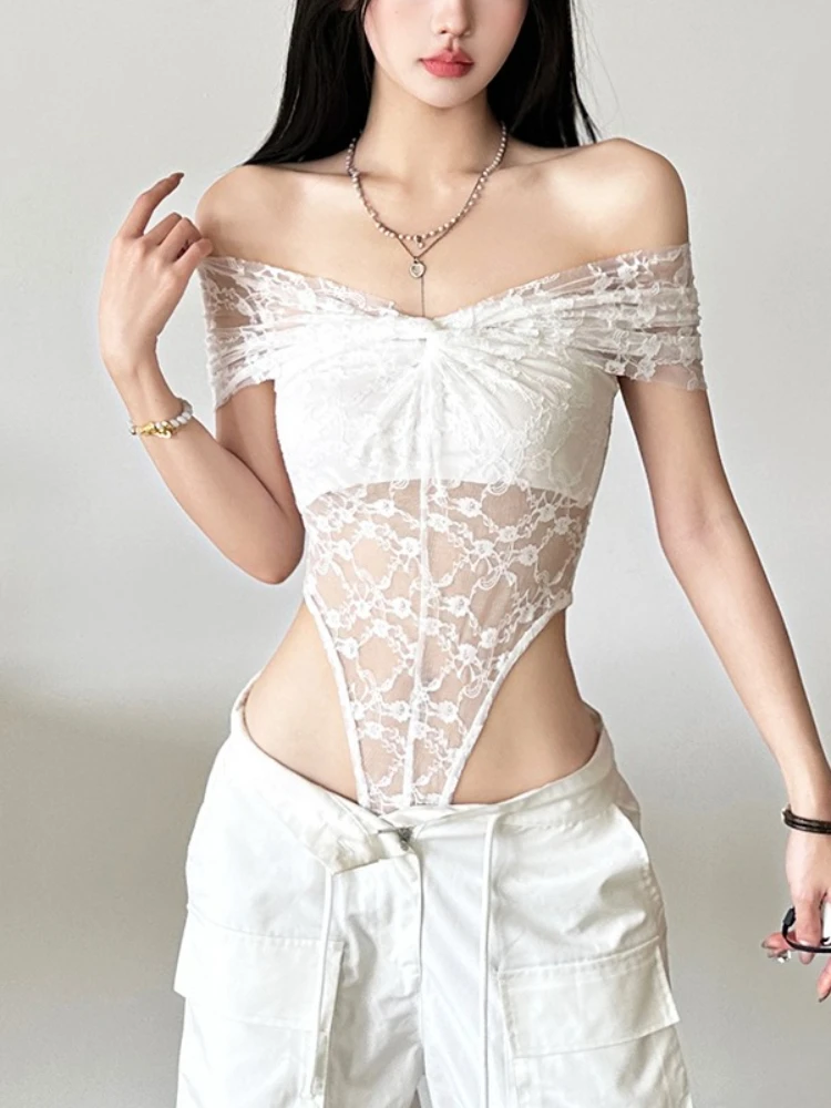 

2025 весенняя новая женская футболка в европейском и американском стиле, однотонный облегающий комбинезон с открытыми плечами и кружевной сеткой