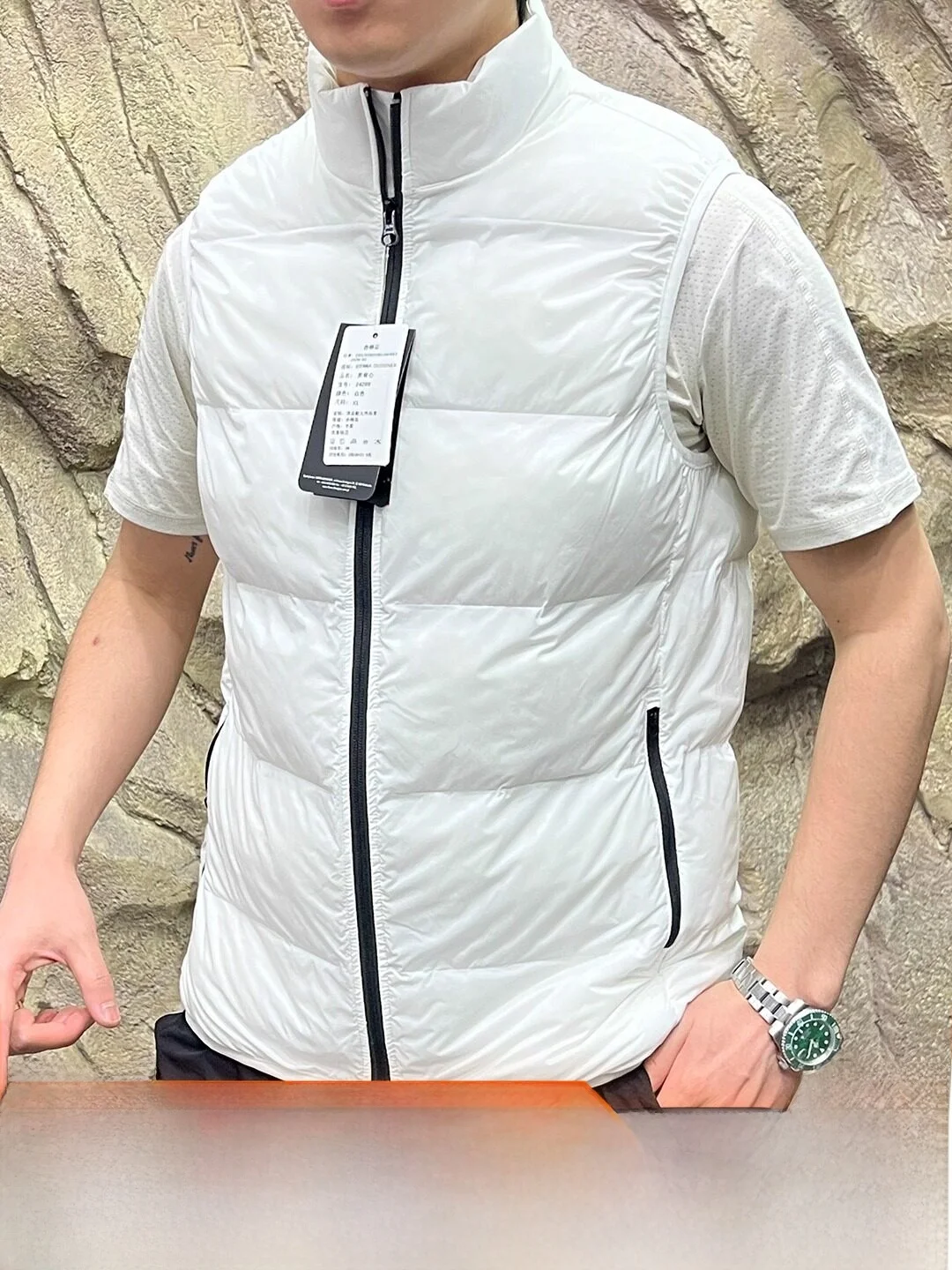 Outdoor High-loft Tech Cotton Water-repellent Warm Stand Collar Vest for Men And Women Standard Fit Youthful Daily Wear Winter