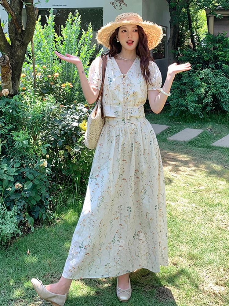 

Women Clothes Embroidery Floral Outfit V-Neck Short Tops Shirt Blouse And A-Line Long Skirt Mujer 2 Pieces Set Casual Summer New