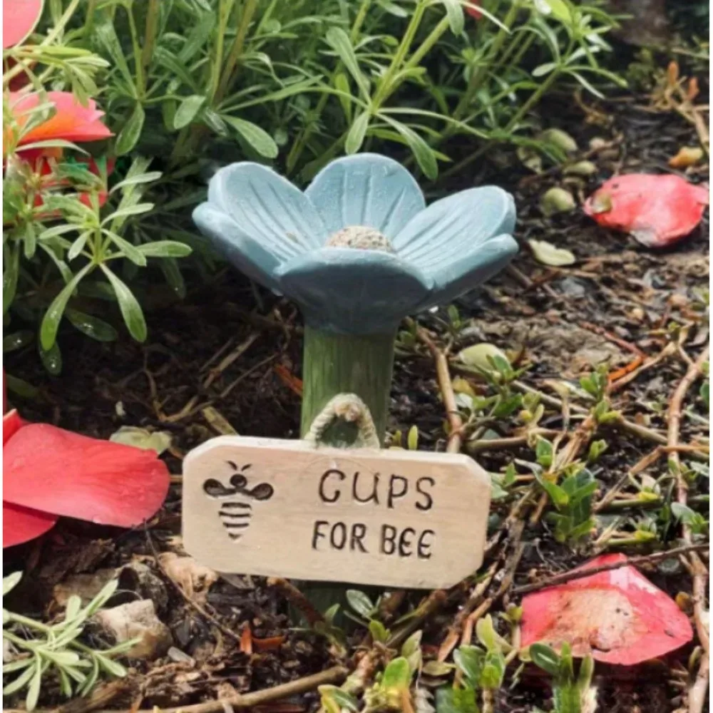 Flower-Shaped Insect Drinkers Weather-Resistant Elegant Insect Watering Station Luxury Bee Butterfly Feeder