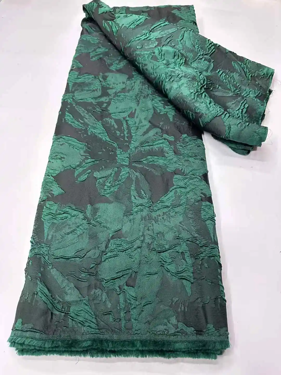 Оптовая продажа, нигерийская парчовая кружевная ткань 2025, высококачественная африканская жаккардовая позолоченная кружевная ткань для шитья, роскошное вечернее платье миди