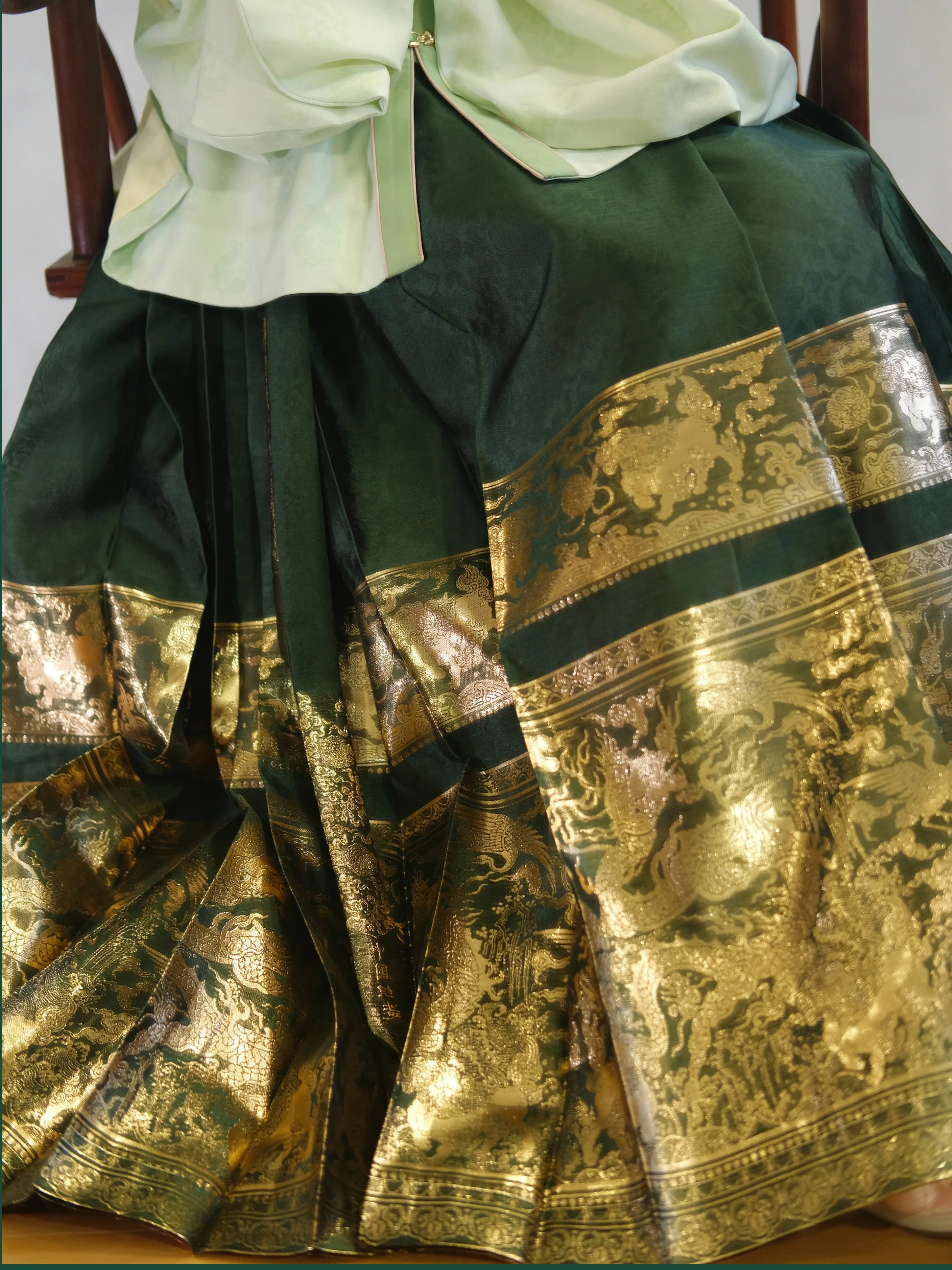 هوفو نسج الحصان الذهبي الشاش تنورة ، الشاش الوجه ، رقيقة ، 7 الطيات ، القادمة لاستعادة جيا الأصلي ، 6 أمتار