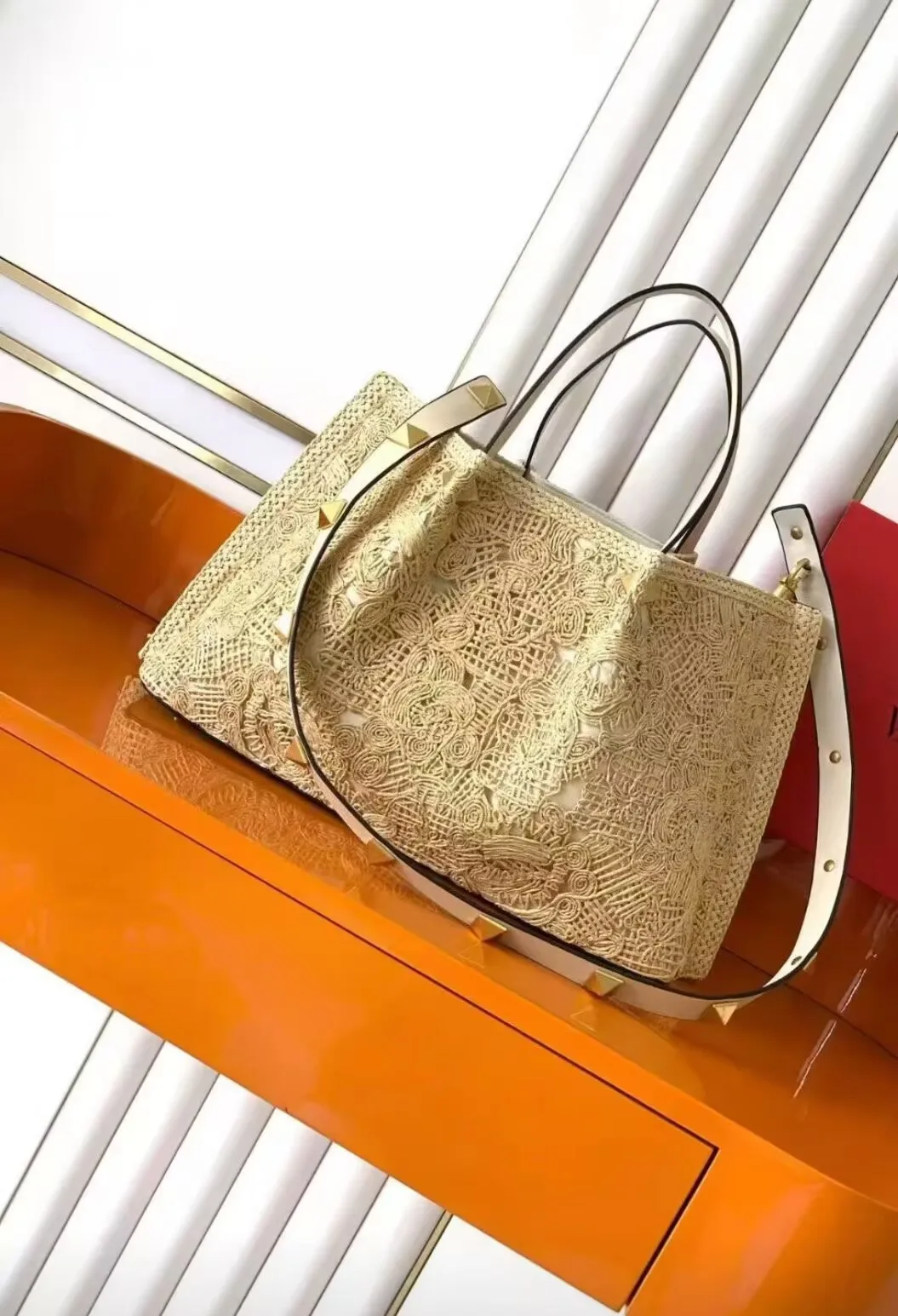 

New Fashion Tote Bag Embroidered Material Advanced Fashion Bag