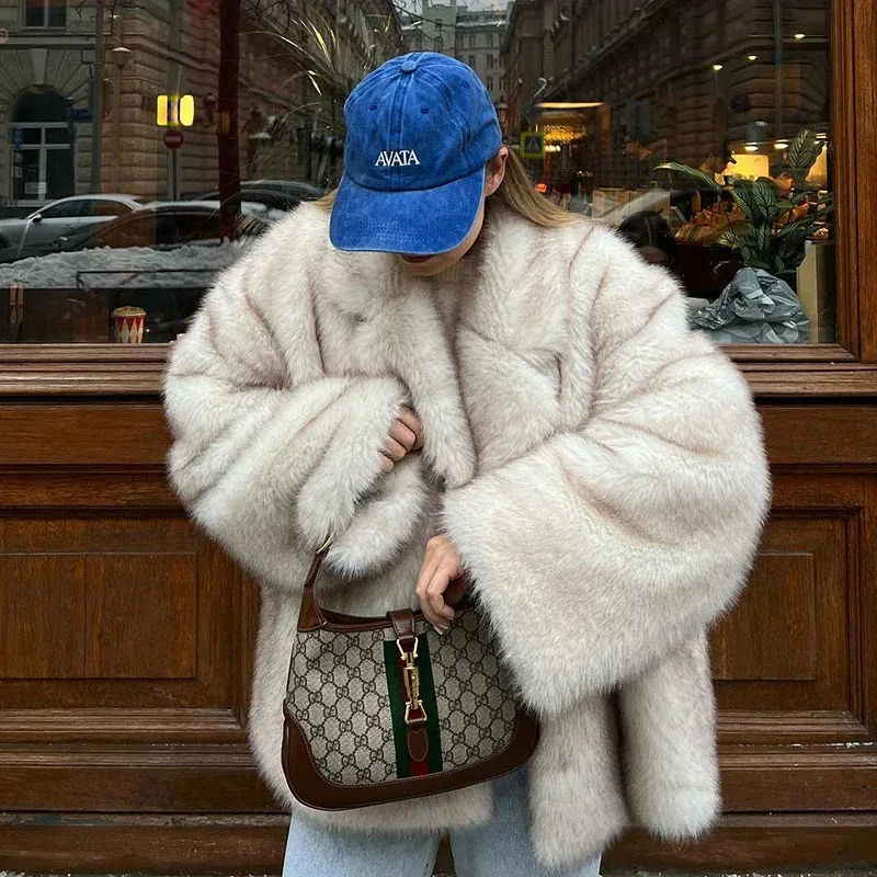 

Winter Hot Fashion Girls Oversized Gradient Fur Coat Women Thick Warm Outerwear Fluffy Faux Fox Fur Jacket