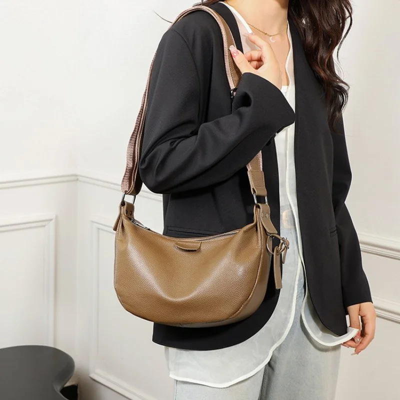 

Роскошная брендовая сумка через плечо с узором монограммы и кожаной отделкой для культового модного эффекта