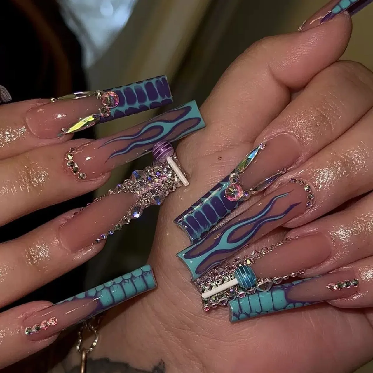 

24pcs Blue Flame Print Colored Gemstone Press on Nail Long Coffin Shape Artificial Fake Nails Seamless Removable False Nail