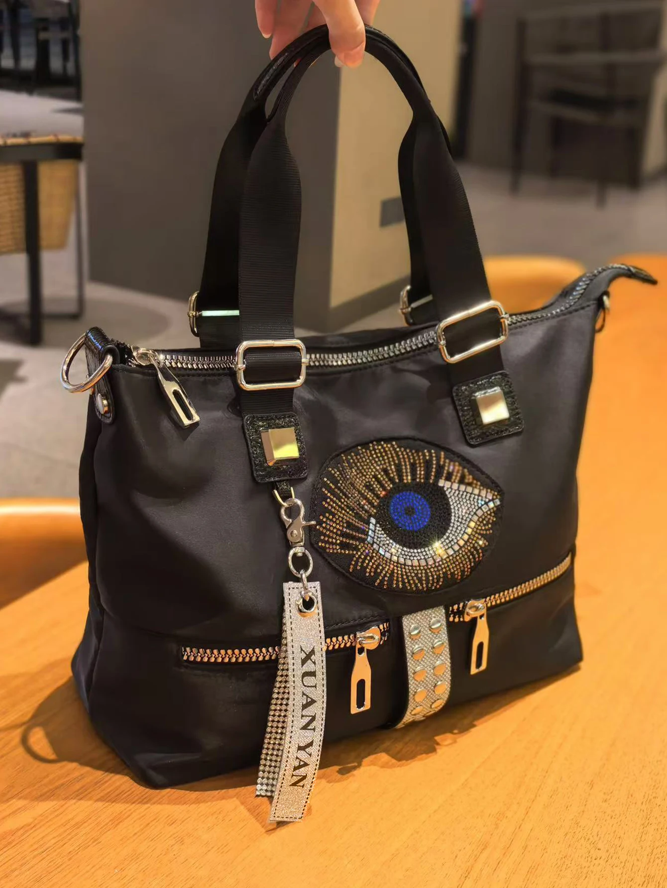 

Large eyed hot diamond handbag with large capacity, fashionable and versatile, single shoulder crossbody bag