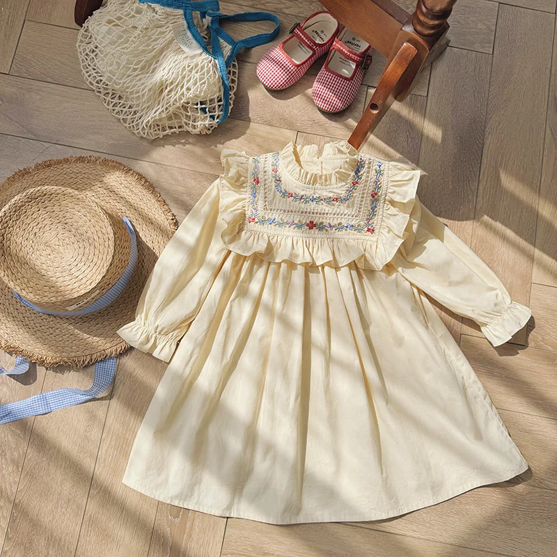 فستان بناتي على الطراز الفرنسي باللون البيج مطرز بالزهور وأكمام طويلة فساتين قطنية للأطفال من عمر 2 إلى 8 سنوات فساتين ربيع الخريف