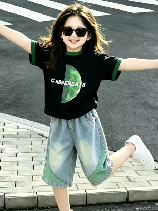 

Fashionable Summer Short Sleeve Denim Shorts Set for Girls Loose Fit Cute Casual Versatile Two-Piece Outfit Cool Trendy