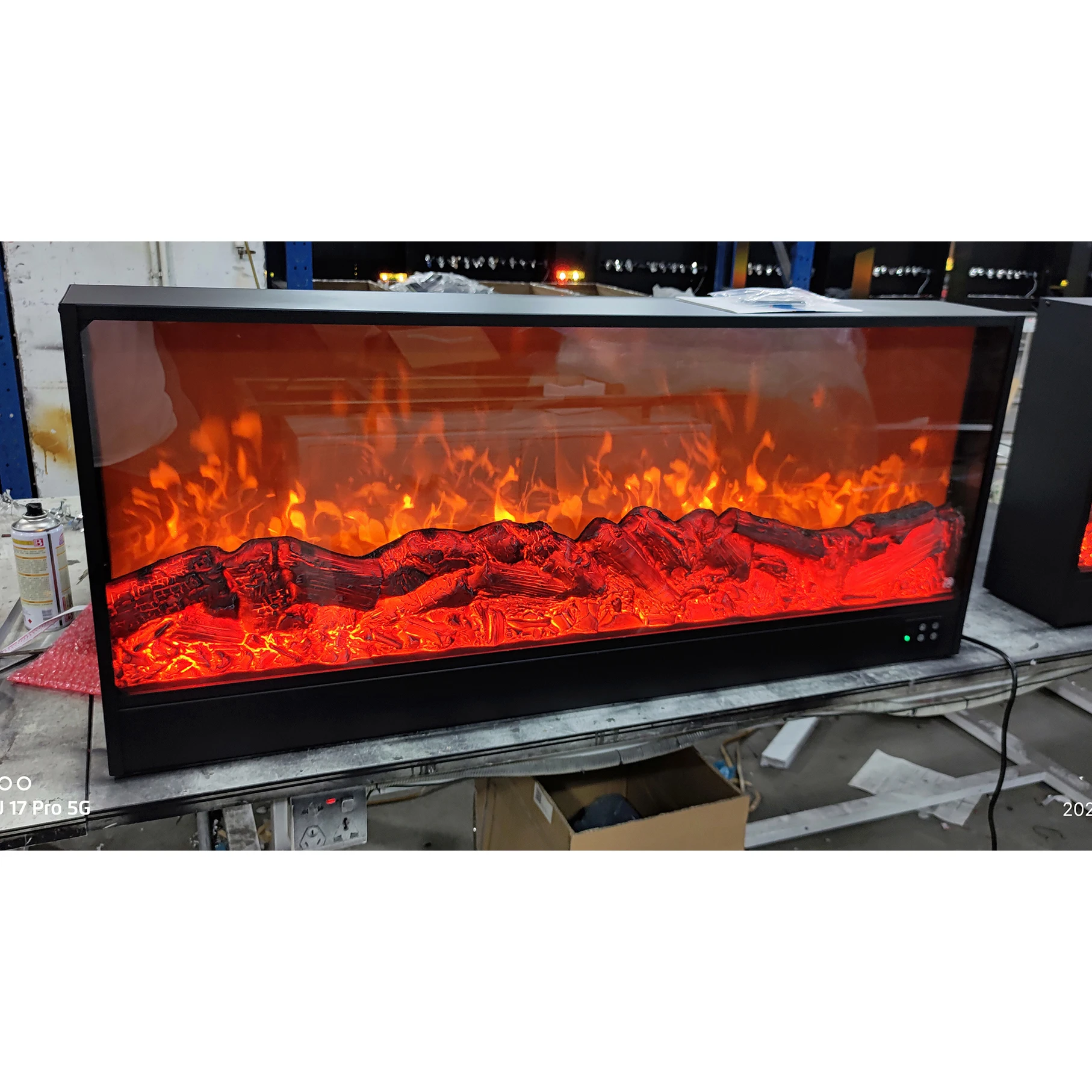 

Современный дизайнерский электрический настенный камин, внутренний стальной пульт дистанционного управления, светодиодный светильник с пламенем, декоративное место для гостиной