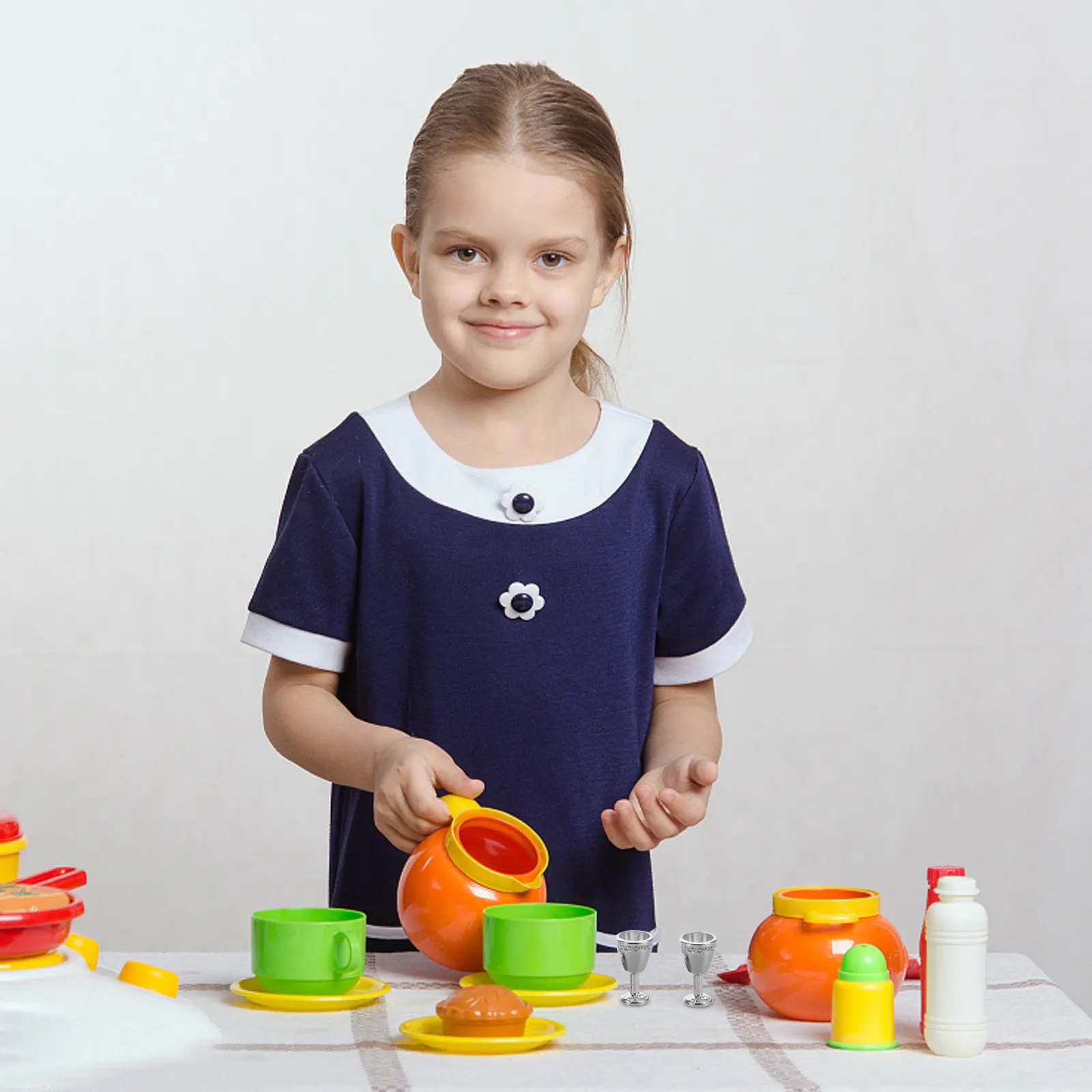 

Набор из 8 миниатюрных винтажных бокалов из сплава для кукольного домика, декор для кухни, ретро-набор маленьких кубков для бара, вечеринки, реалистичный