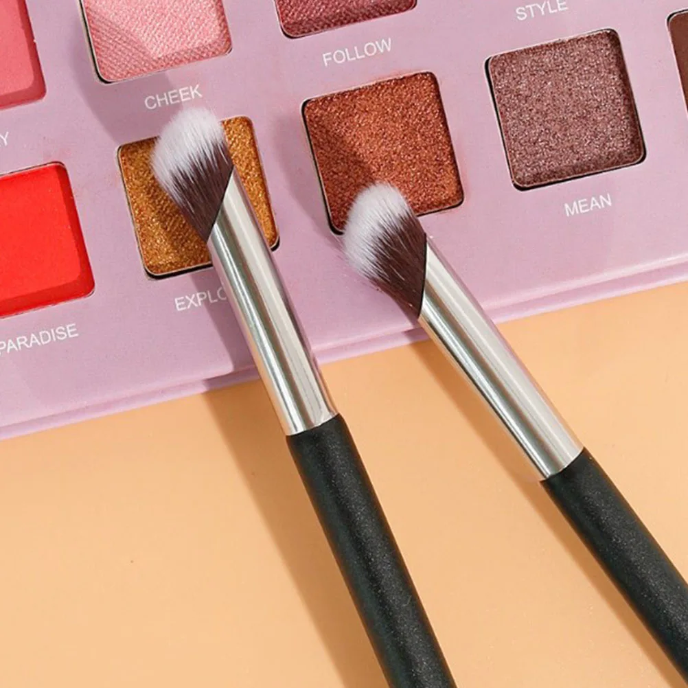 Brocha correctora en ángulo de tamaño pequeño para crema de ojos en polvo, aplicación líquida, herramienta de maquillaje portátil, mezcla correctora Ideal