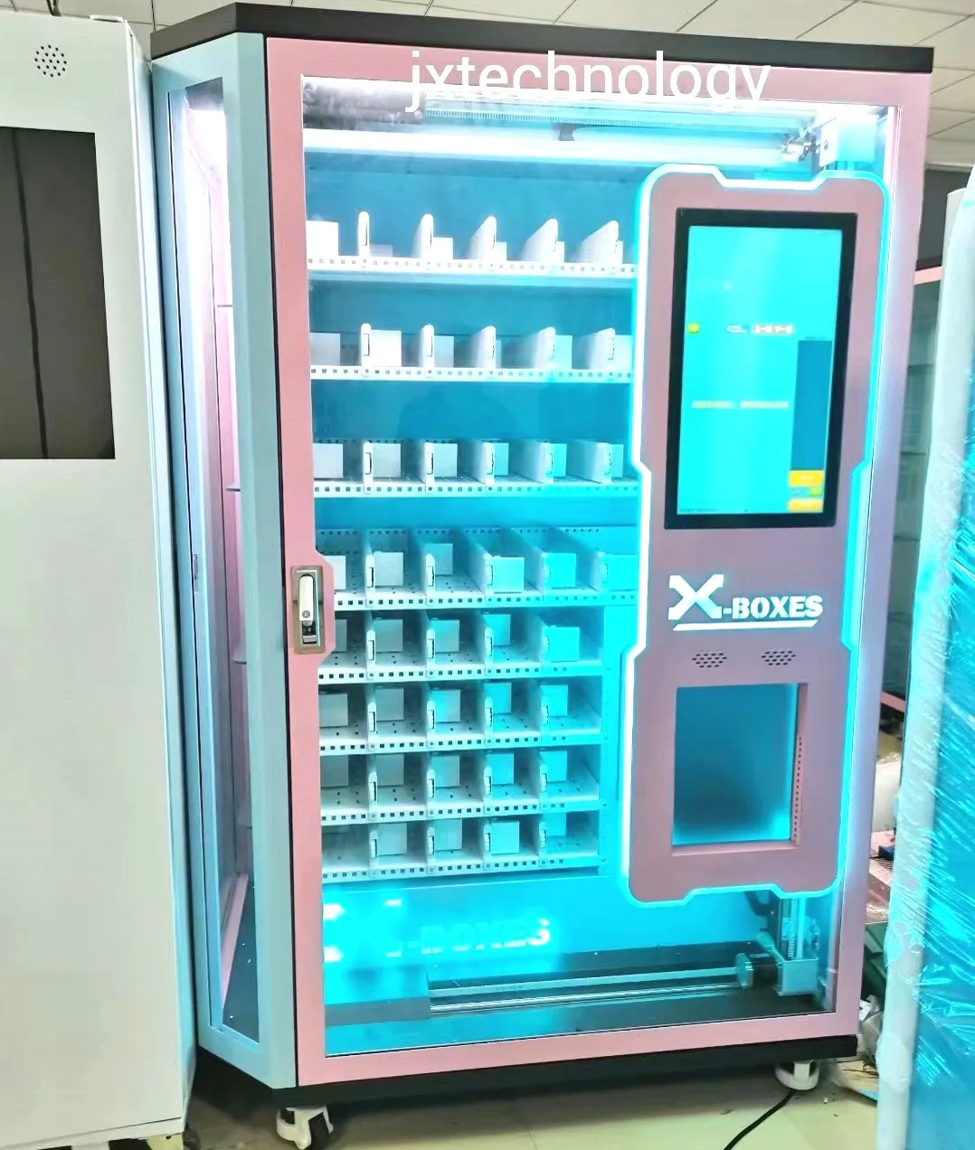 2022 new design with elevator lift Magic box The angel of box gift box vending machine