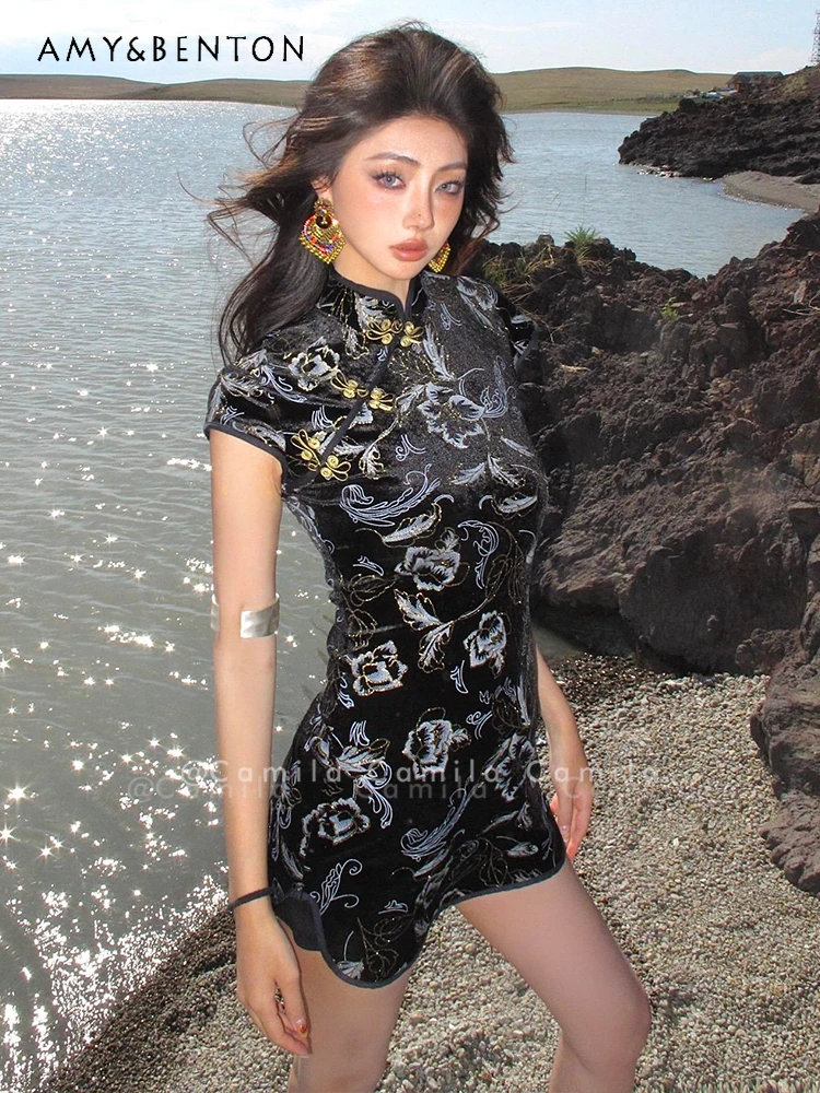 

Новое улучшенное платье Cheongsam в китайском стиле, короткое платье с высоким разрезом и рукавами-крылышками, новинка 2025, черная летняя юбка