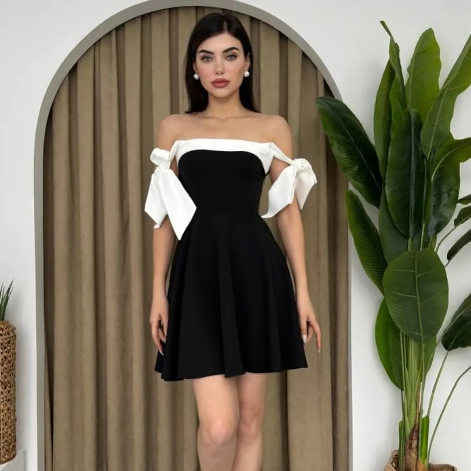 女性コントラストボウスリングミニドレスエレガントなノースリーブオフショルダーハイウエストAラインショートドレスレディースデイリー通勤ドレス