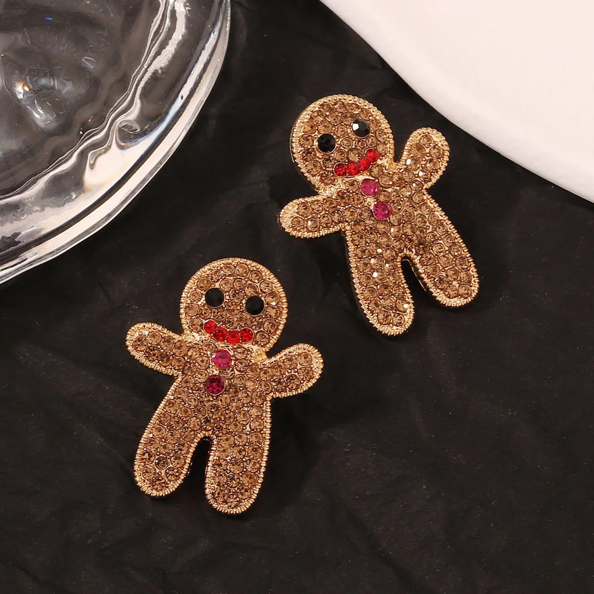 Lovely Full Rhinestone Gingerbread Men Stud Earrings For Women Trendy Fun Ears Accessories Jewelry Christmas Festival Party Gift