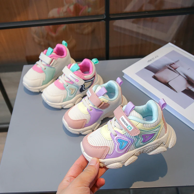 

Новые весенние детские спортивные кроссовки, мягкая подошва, нескользящие, дышащие, модные уличные кроссовки для мальчиков и девочек, повседневная обувь для детей