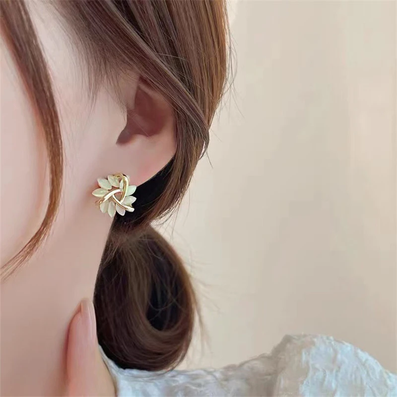 Exquisite Flower Zircon Stud Earrings for Women Leaves Geometric Rhinestone Earring Girl Party Birthday Christmas Jewelry Gifts