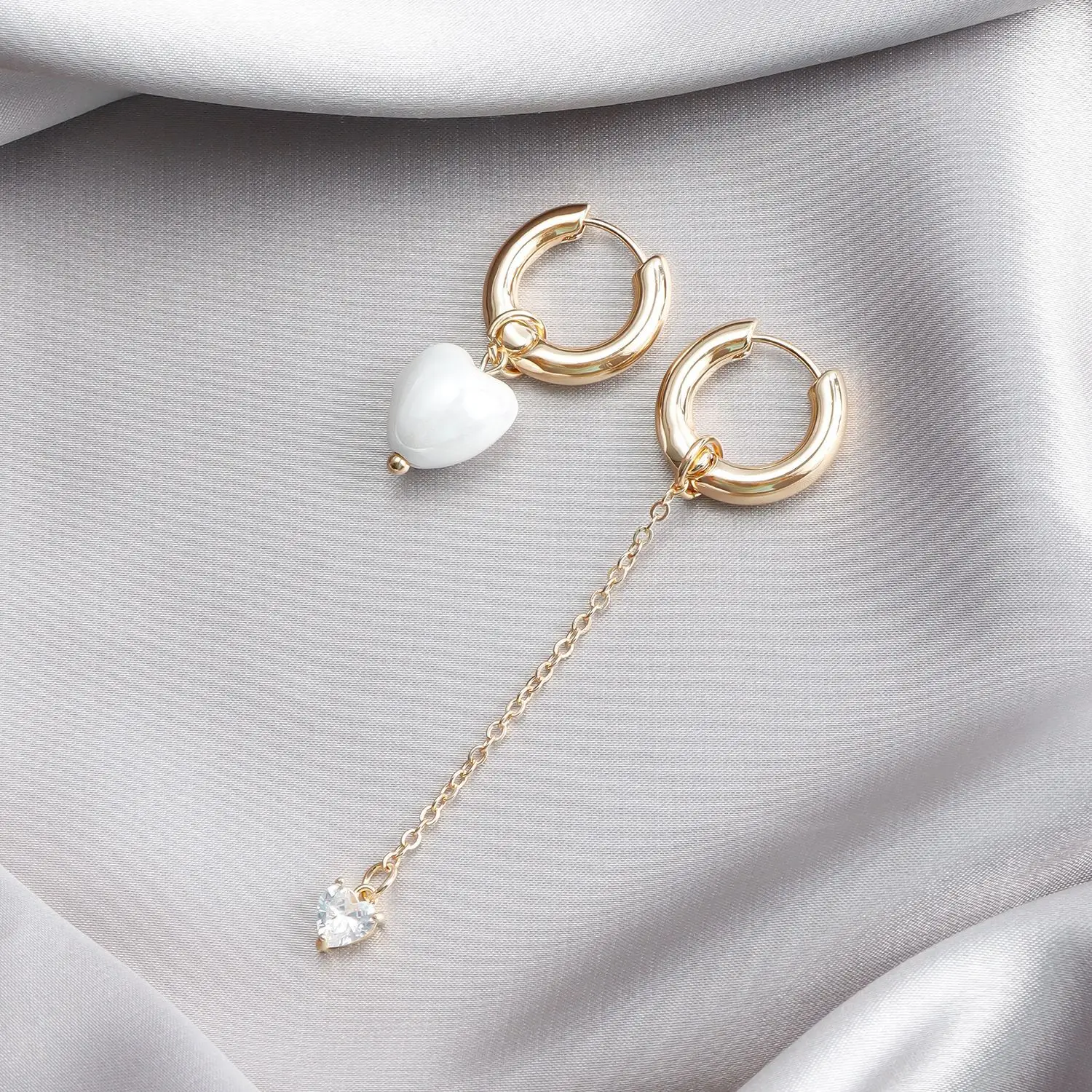New fashion trend  jewelry Tassel love earrings Heart pendant small design ear buckle earrings