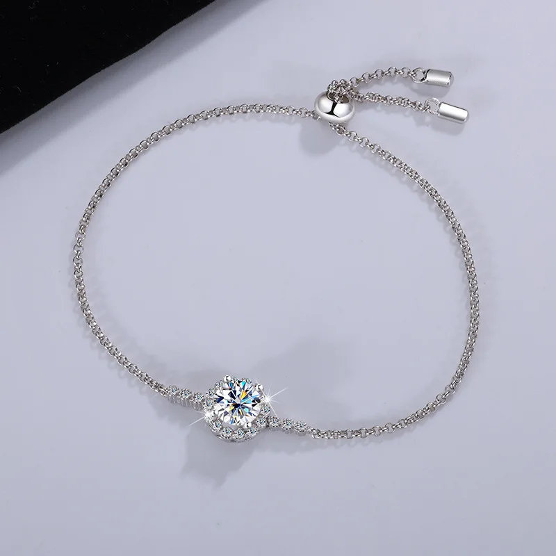 

High-quality Silver Moissan Diamond Round Bag Bracelet, Fashionable and Simple Daisy Women's Bracelet