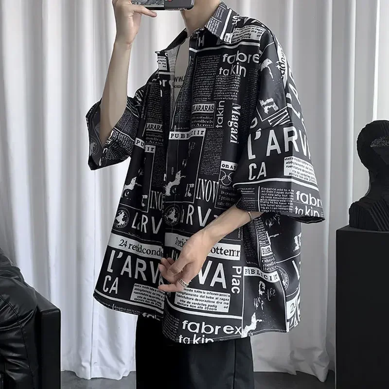2025 Newspaper Print Shirt Men\'s Japanese Loose Half Sleeve Blouses Summer Casual Stand Collar Tops for Teen Boys