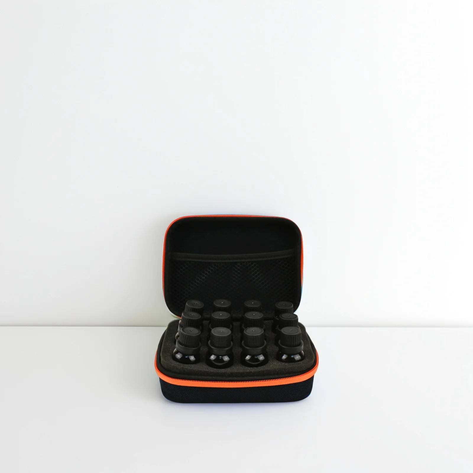 

Portable Essential Oil Bottle Storage Case Travel Essential Oil Bottle Storage Box (Black and Orange)