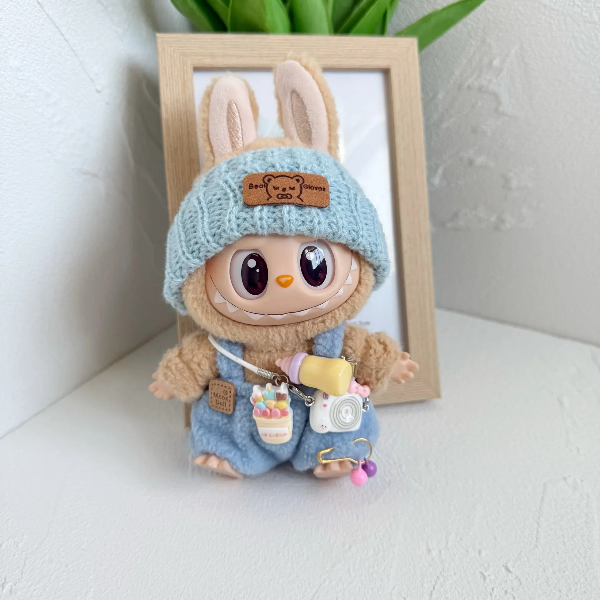 Solo vestiti uno o due generazioni di vestiti di stoffa MACARO, bottiglia, bavaglino, ciondolo, cappello LABUBU, accessori per fotocamera carini