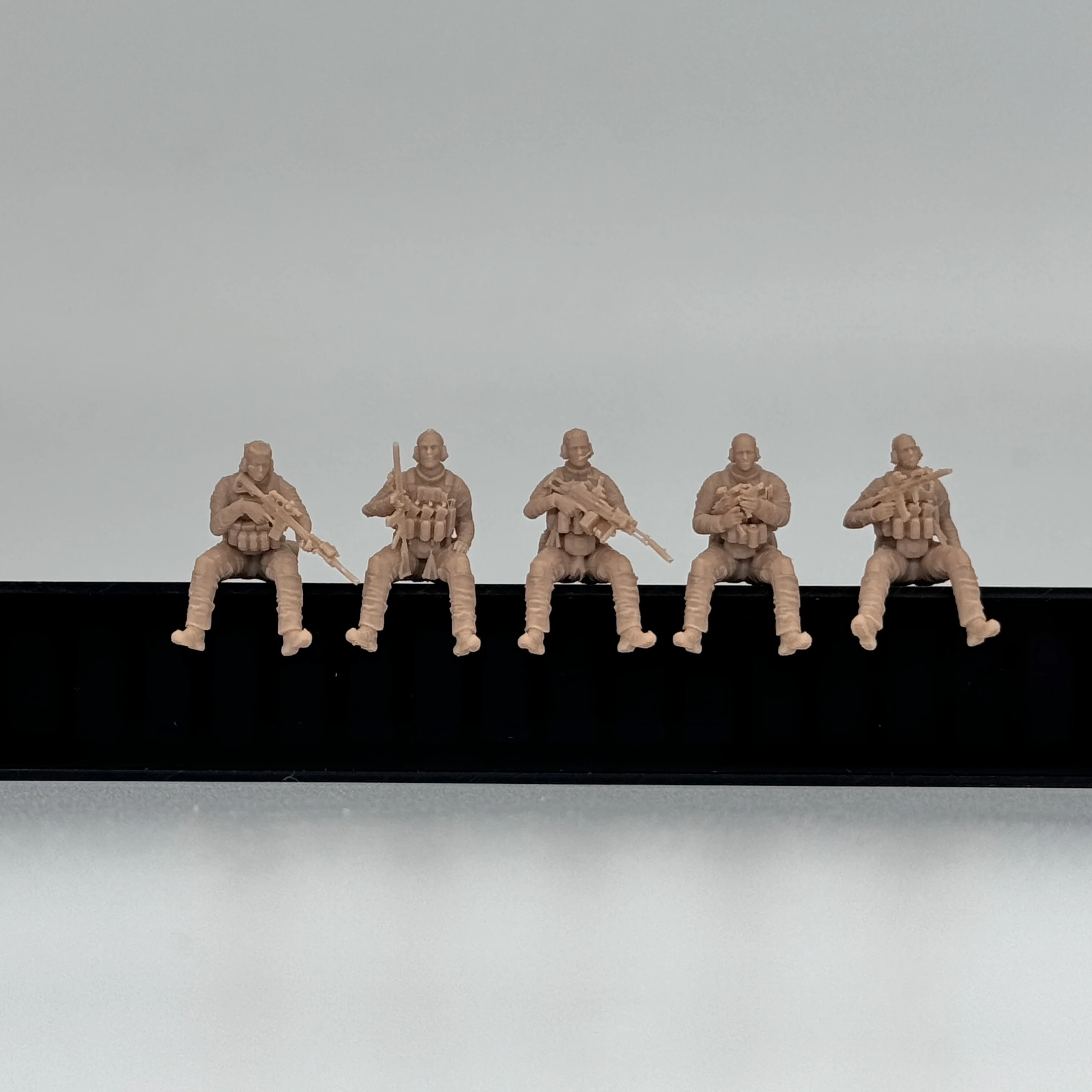 1/72 Scale Resin Model kit 5 Sitting Modern Mercenary Tabletop Figures Unpainted Military Diorama Miniature