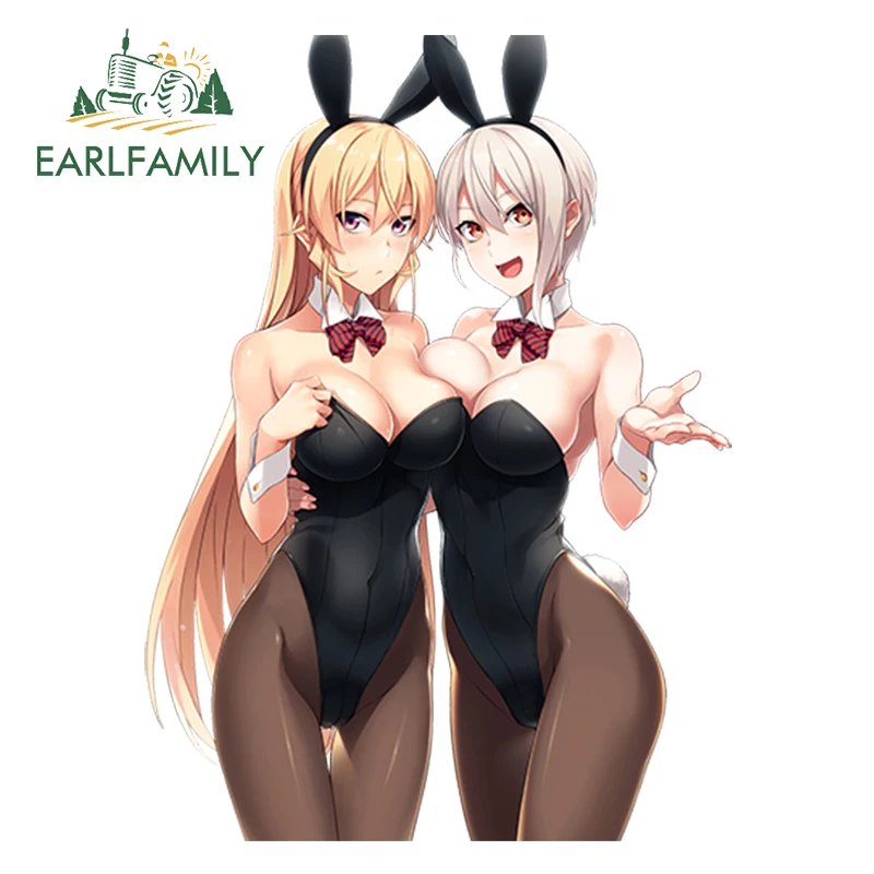 

EARLFAMILY 13см X 9.6см Наклейки на заднее стекло автомобиля с изображением девочек-кроликов в стиле аниме: Накири Эрина, Накири Элис. Декоративные наклейки на стекло автомобиля.