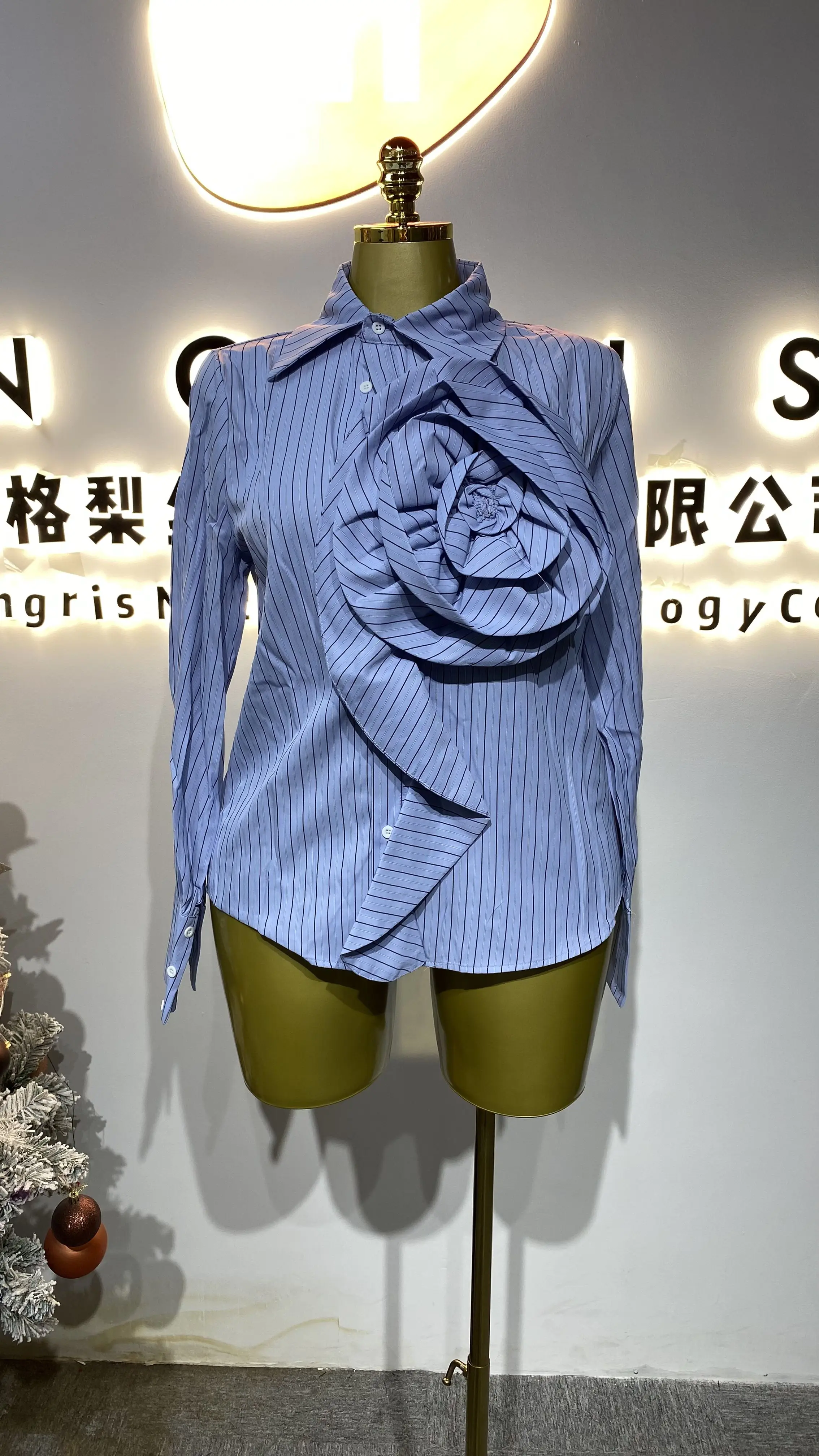 

Женская свободная рубашка с длинными рукавами, 3D-цветочными аппликациями, вырезами на лацканах, в стиле ретро, повседневный топ-GZXX504