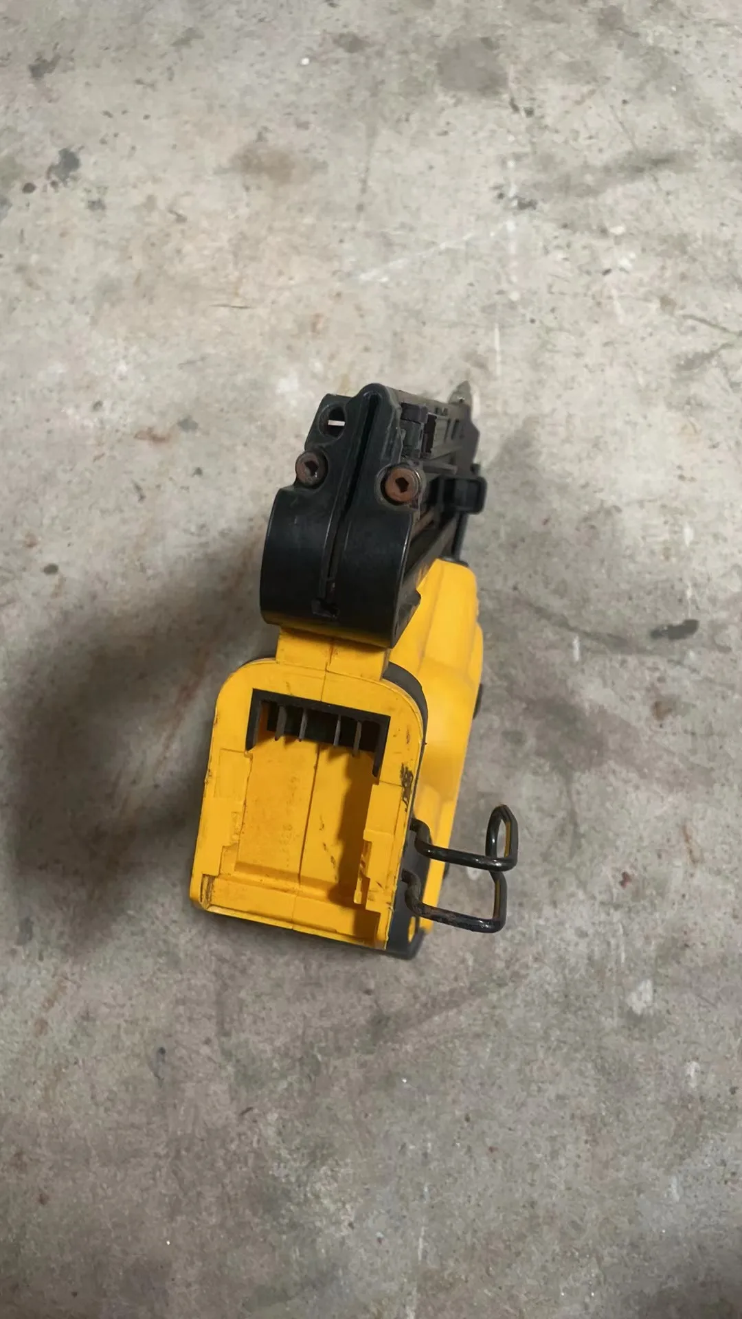 Imagem -03 - Max xr 15-gauge sem Fio Acabamento Angular Nailer Ferramenta Apenas Segunda Mão Dewalt-dcn650b 20v